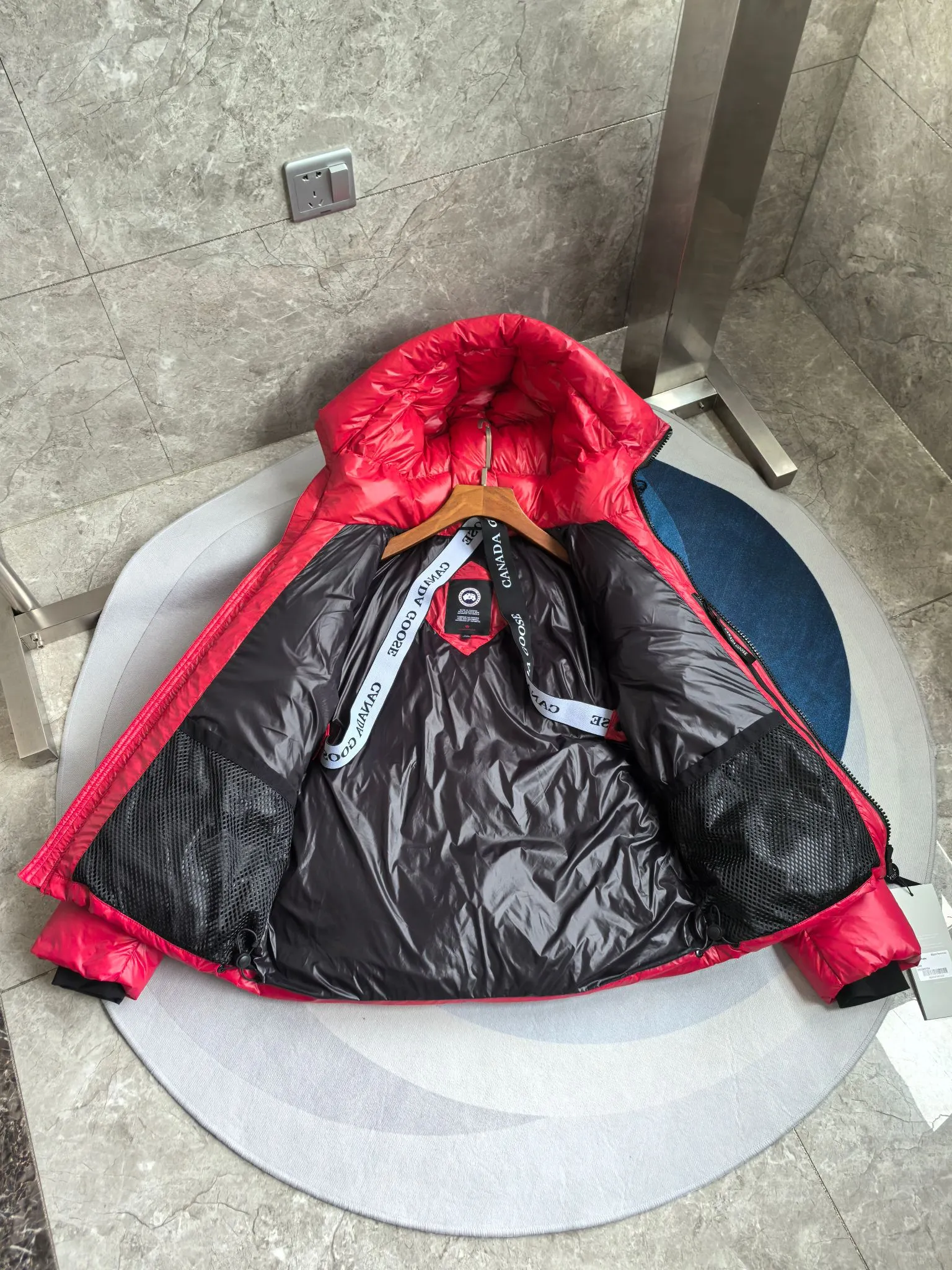P800 2252M Crofton Puffer Unisex Jacket Down Jacket. Color: red red label. Size: S M L XL XXL.